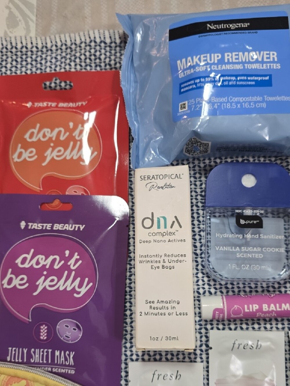 Assorted Beauty Lot Ipsy, Olay, Collagen Wrapping Mask, Makeup Remover Wipes - Picture 4 of 9